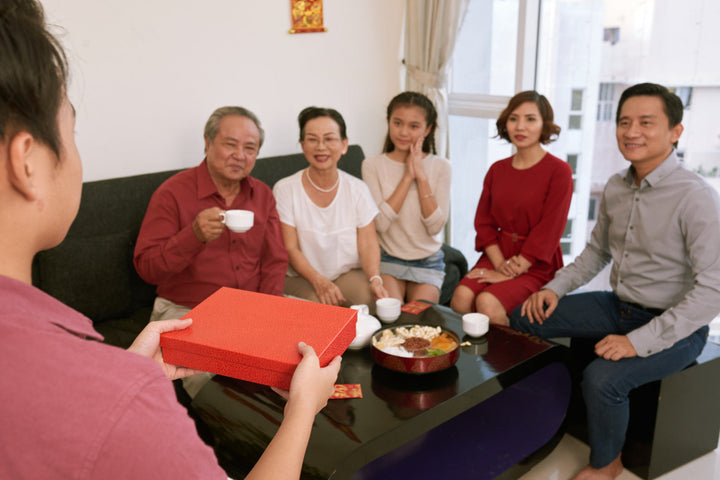 Cara Orang Tua Tetap Menikmati Imlek