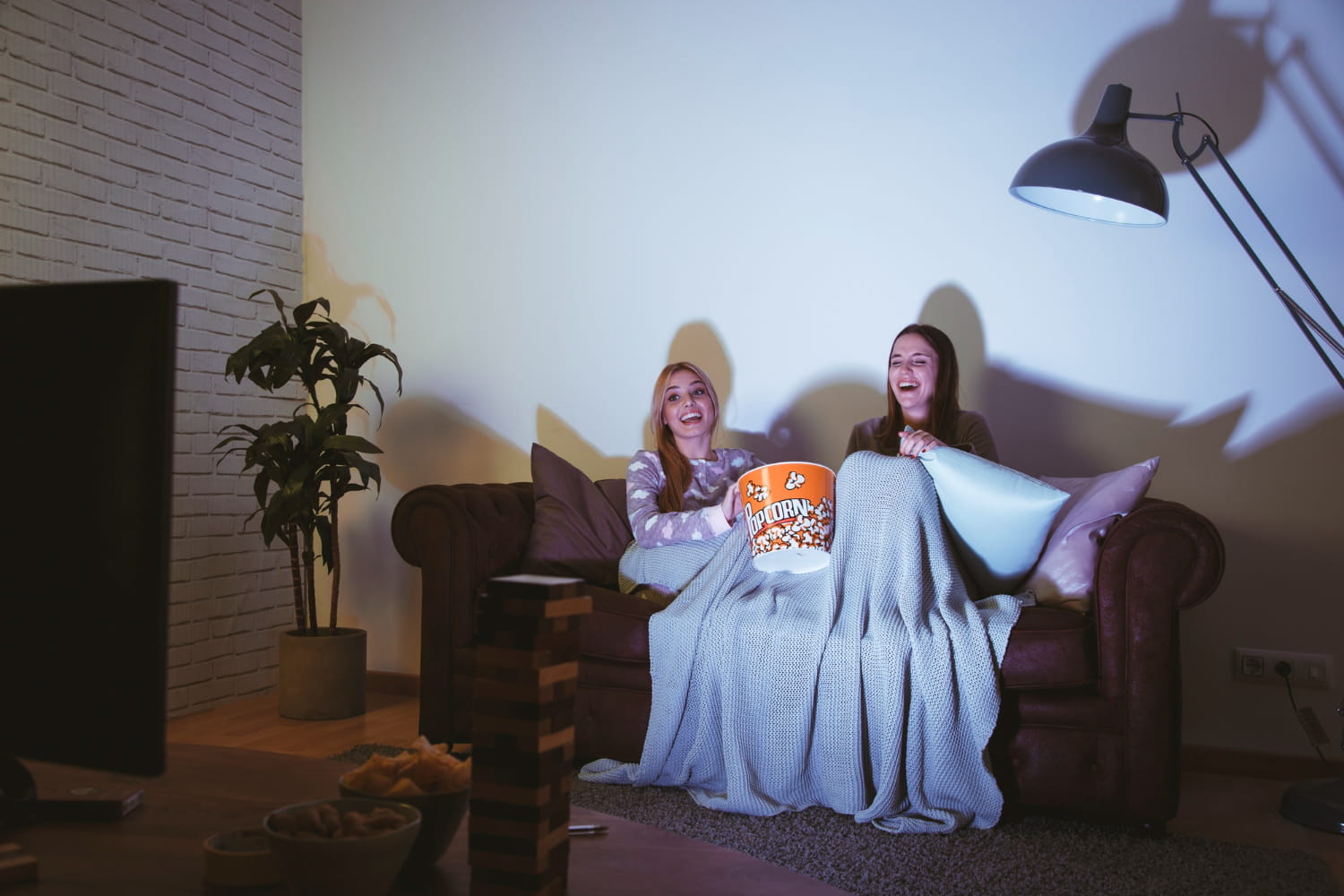 Cara Membuat Home Theater Mini untuk Nonton Bola yang Nyaman dan Imersif di Rumah