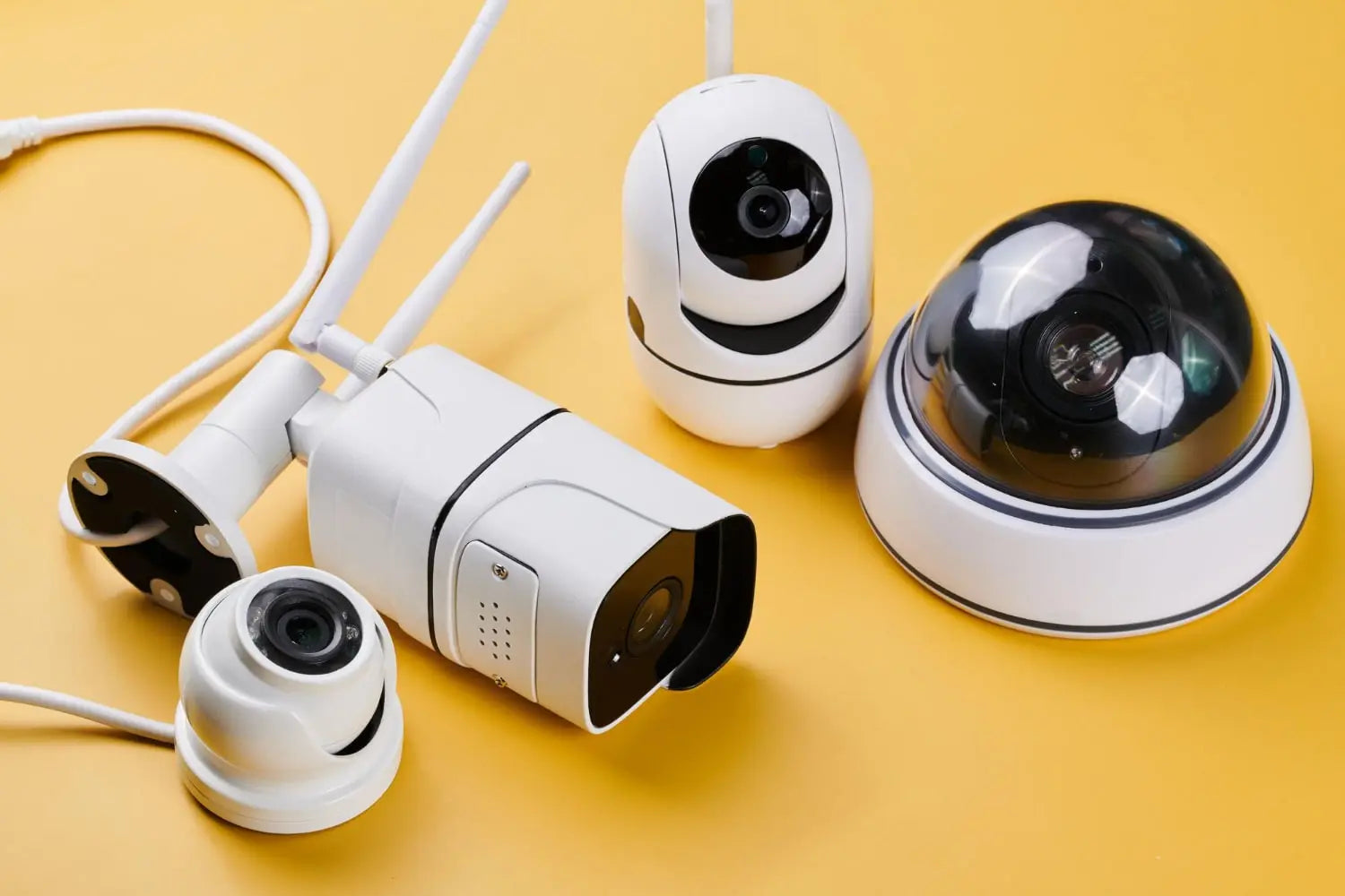 Anti Bingung! Pahami Jenis-Jenis CCTV dan Pilih Kamera Pengawas Paling Pas buat Anda
